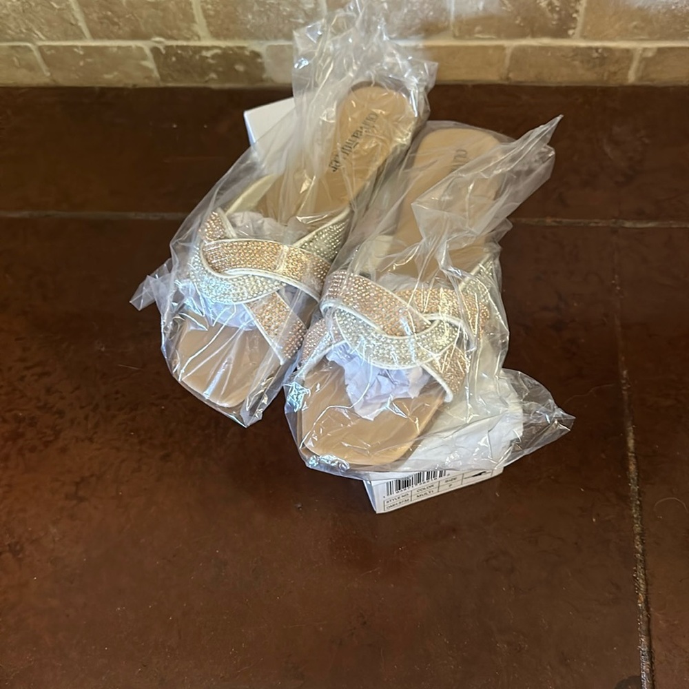 Olivia Miller women’s slide sandals